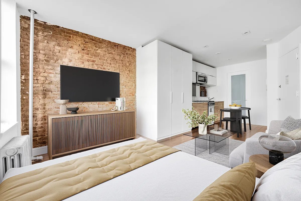 Primary Photo - 86 Clinton St