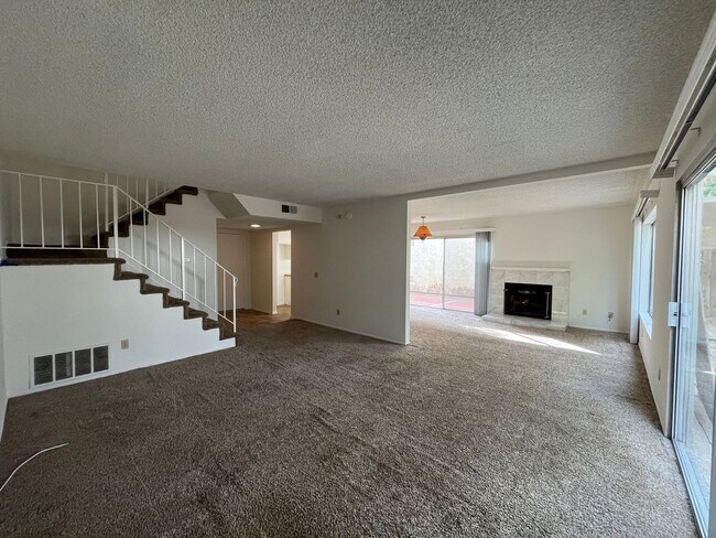 Building Photo - Chatsworth 3+2.5 w/backyard, fireplace + 2...