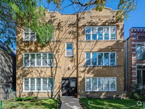 Building Photo - 2653 N Marshfield Ave