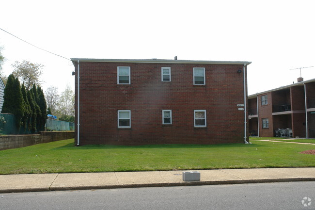 Building Photo - West End Gardens