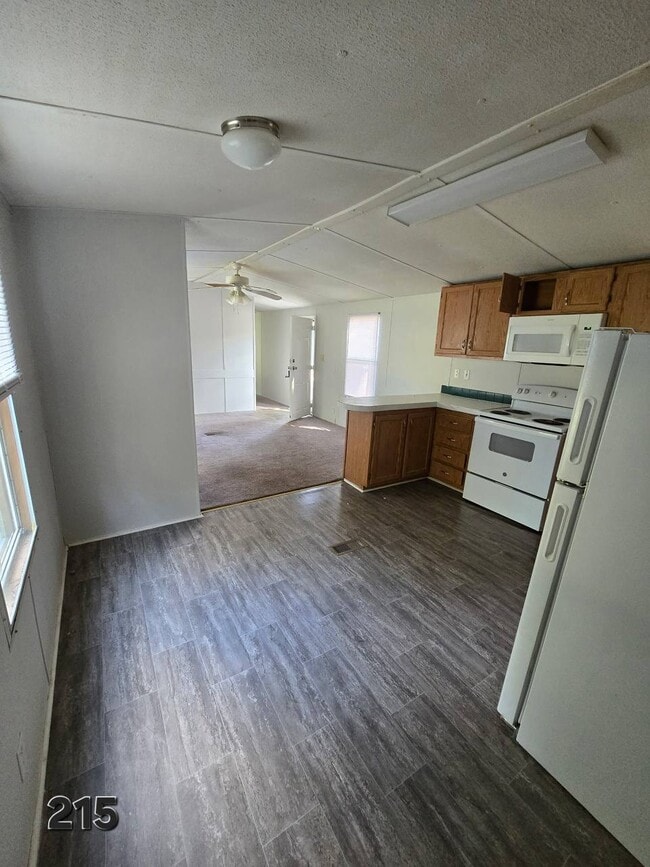 Foto del edificio - 215 Julia St