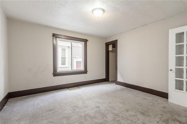 Building Photo - 316 Lake View Park