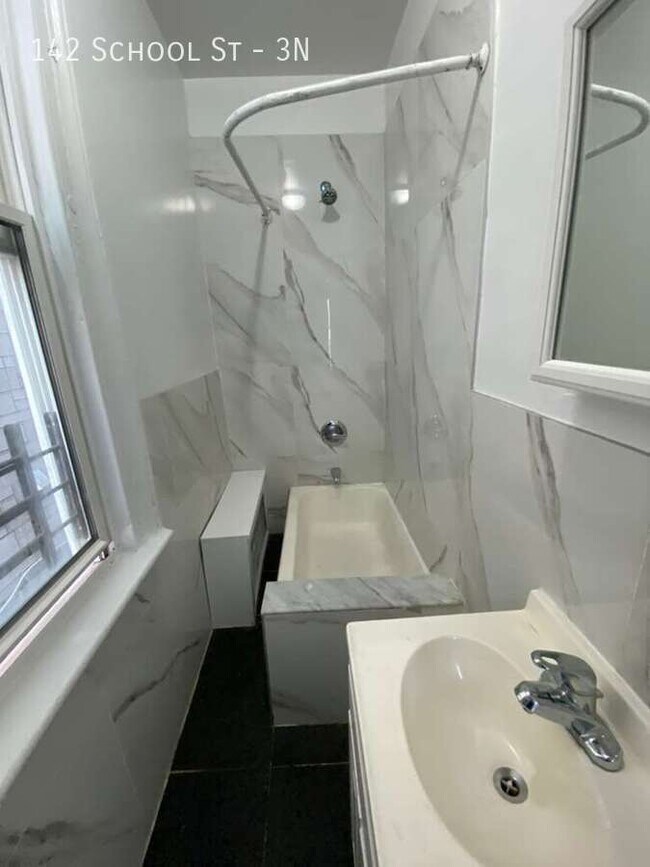 Foto del edificio - 142 School St