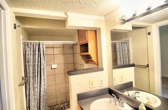 Foto del edificio - 1412 West Shore Dr