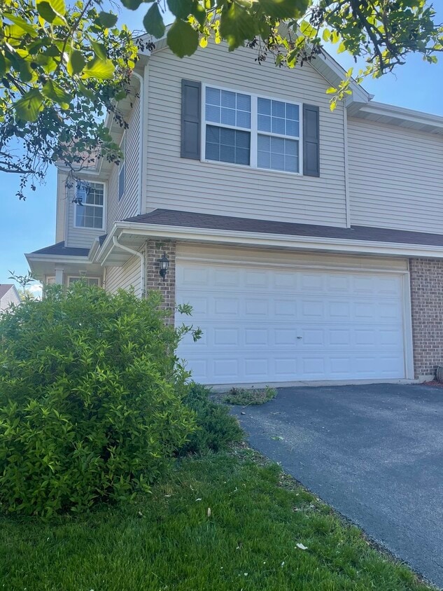 527 Frieh Dr, Romeoville, IL 60446 Townhome Rentals in Romeoville IL