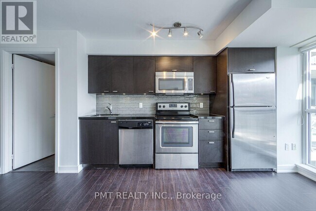 Photo du bâtiment - 775 King St W