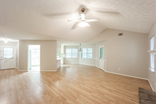Building Photo - 85 Lakeside Dr