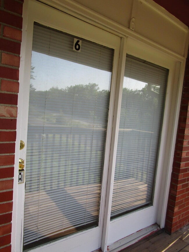 Foto del edificio - 6200 NE Circle Dr