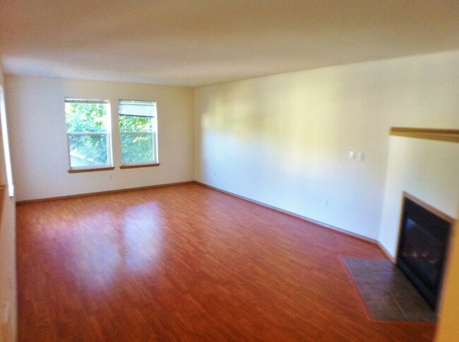 Building Photo - 3 br, 2.5 bath House - 109 Poplar St