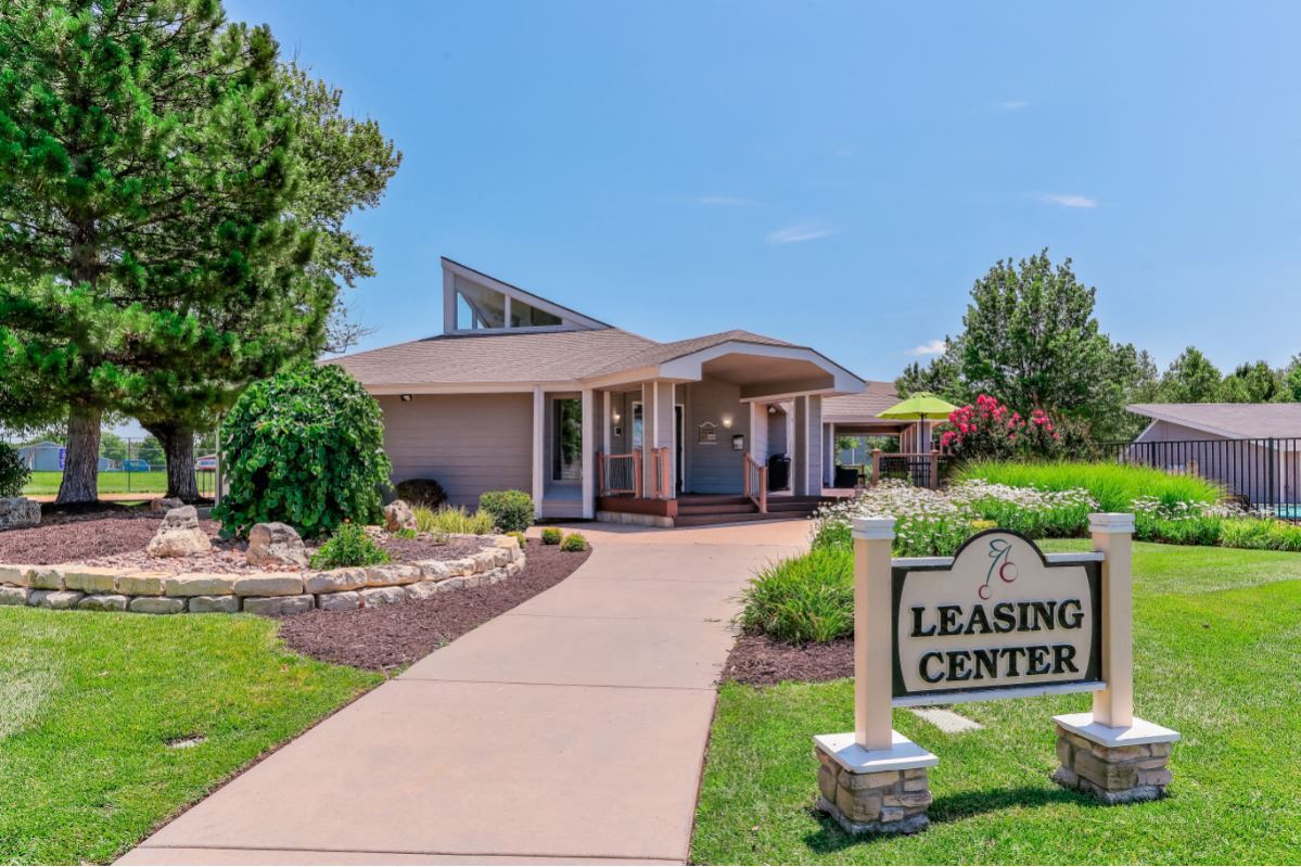 The Club at Cherry Hills Apartments Wichita, KS