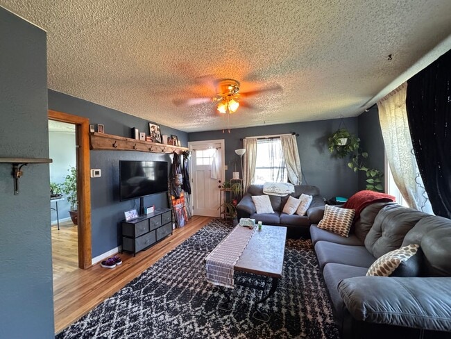 Building Photo - Adorable house in the heart of Loveland
