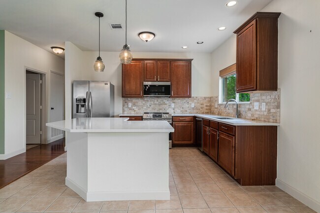 Building Photo - 5708 Sapphire Pool Trl