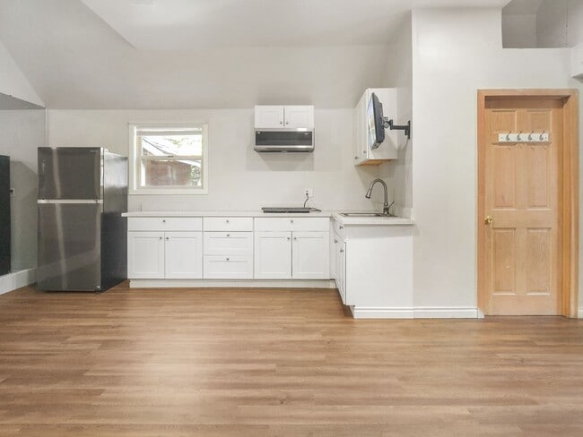 Foto del edificio - Charming Studio Near Downtown Bellevue wit...