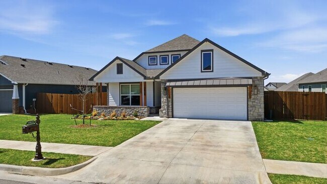 Foto del edificio - Lawn Care Included! 4/2.5/2 Owasso!