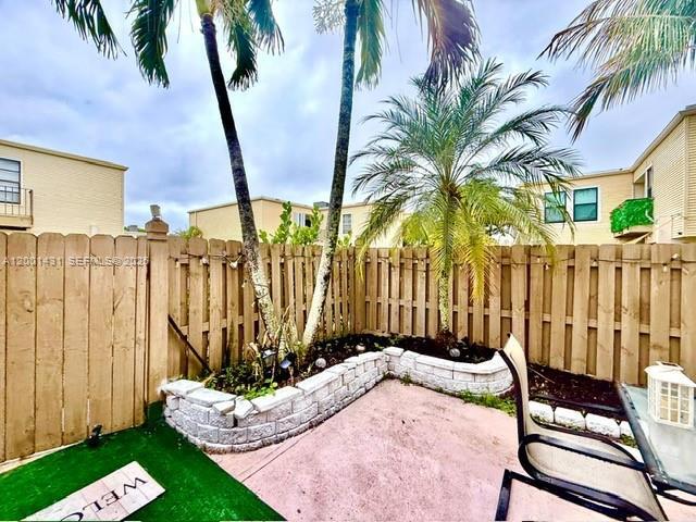 Foto del edificio - 1569 Shaker Cir