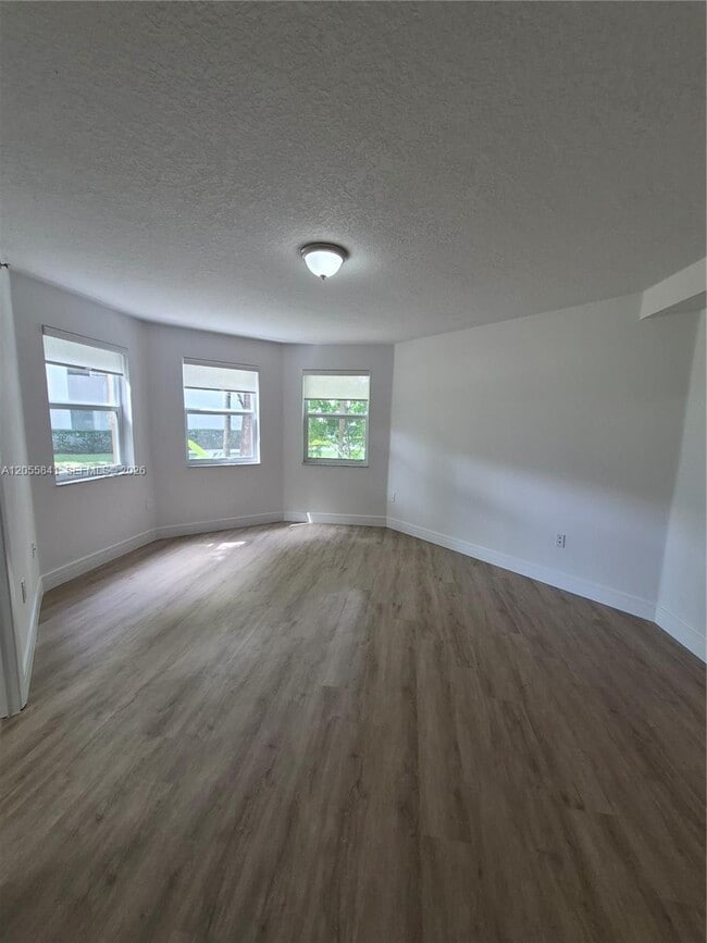 Foto del edificio - 771 N Pine Island Rd