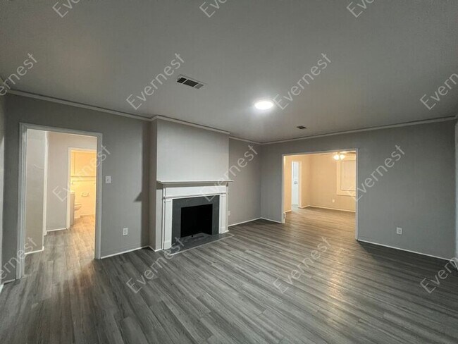 Foto del edificio - 227 Broadmoor Dr