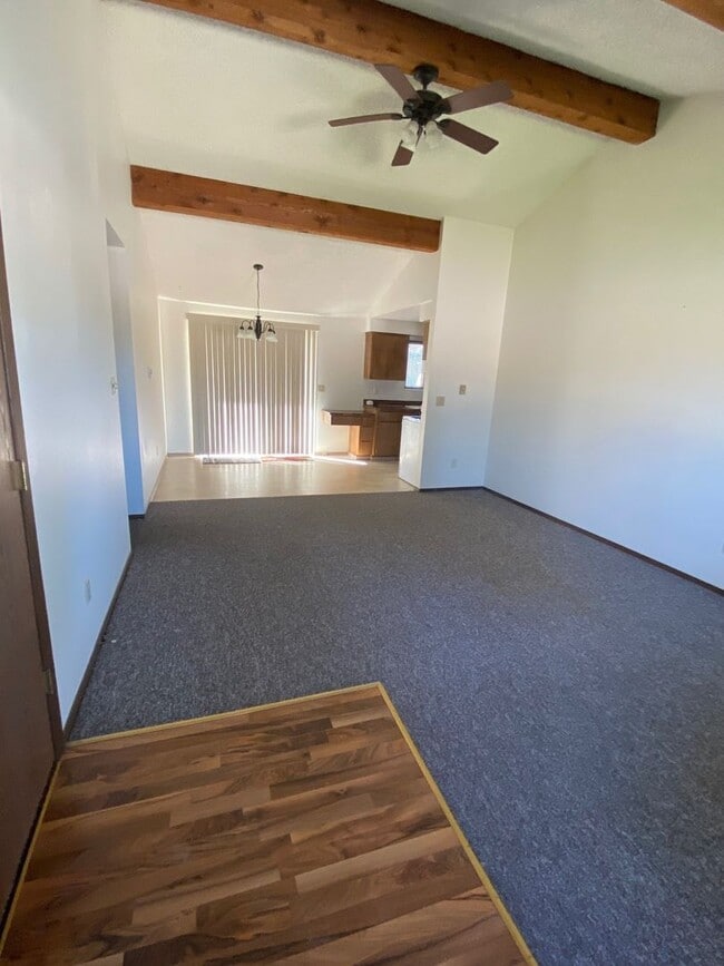 Building Photo - Charming 2 bed 1 bath in Hamilton