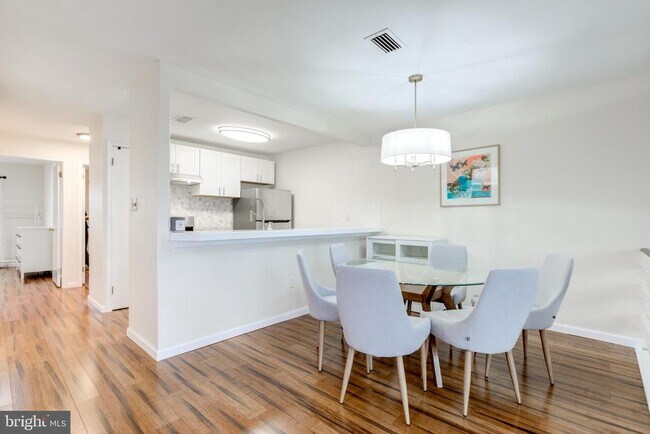 Foto del edificio - 421 Wendover Dr