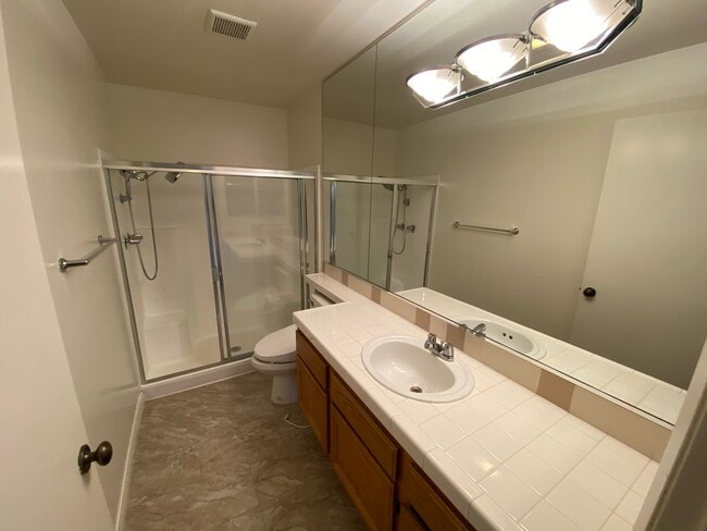 Building Photo - Sherman Oaks Renaissance