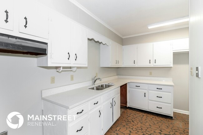 Building Photo - 2276 Sutherland Dr