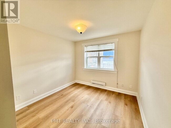 Photo du bâtiment - 1164 Queen St E