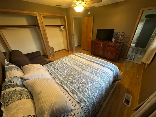 Building Photo - 11500 SW Fairfield St