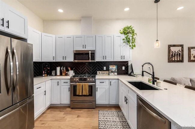 Foto del edificio - 3541 N Williams St