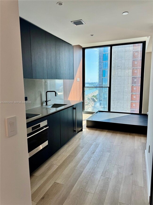 Foto del edificio - 20 NE 11th St