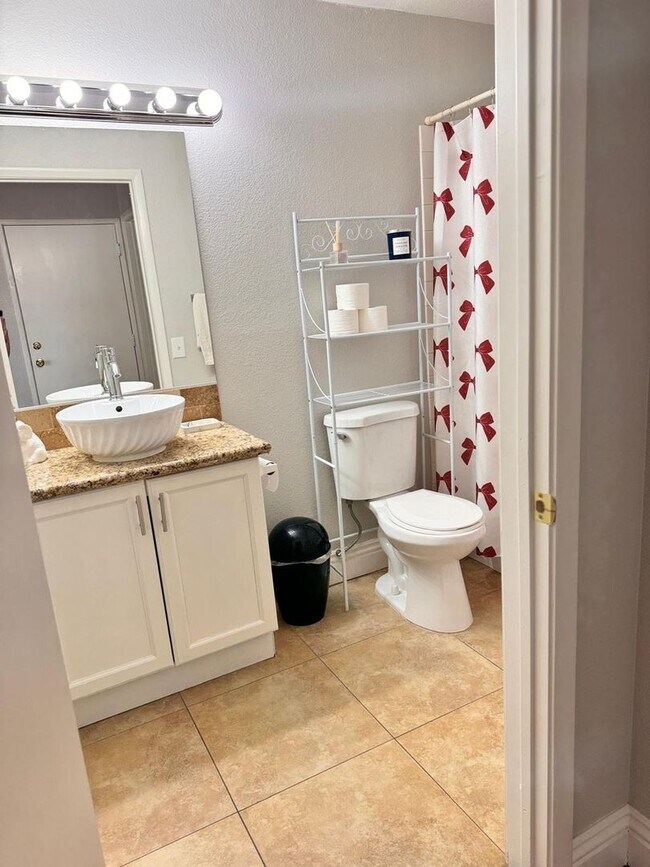 Foto del edificio - Charming 2BR Townhome in Las Vegas