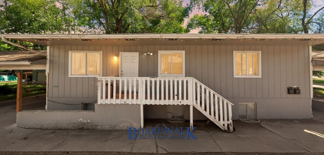 Foto del edificio - 759/761 Jackson Ave