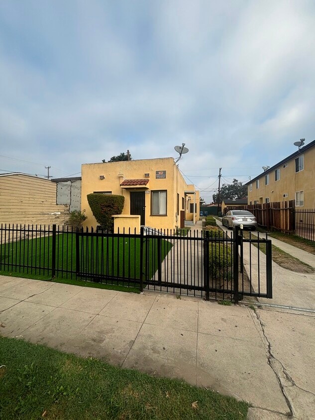 Primary Photo - 317 E 61st St