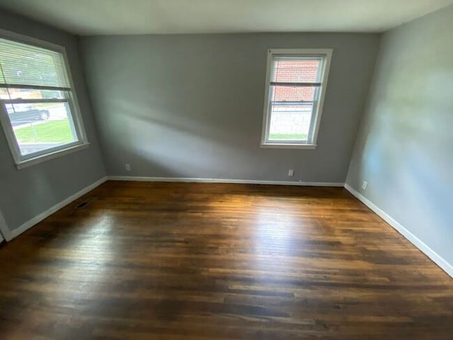 Foto del edificio - 2/1 Duplex in Greenwood Neighbors of East Nashville!  Pets ok! W/D Included!