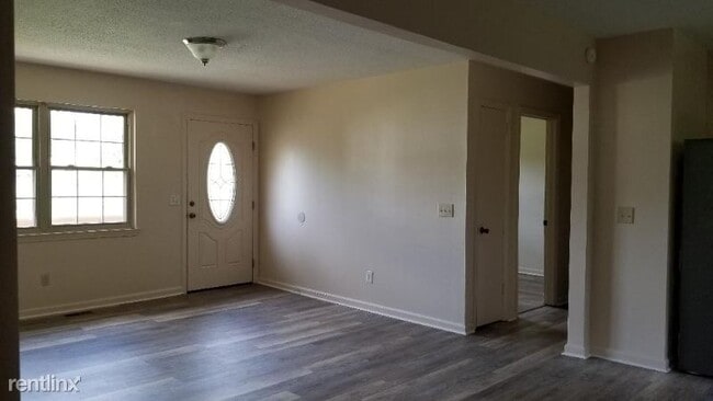Building Photo - 3 br, 1.5 bath House - 3302 Lee Ave.