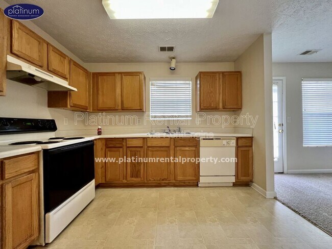 Foto del edificio - 5687 Windfall Ln