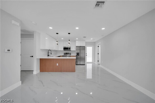 Foto del edificio - 3313 44th St W