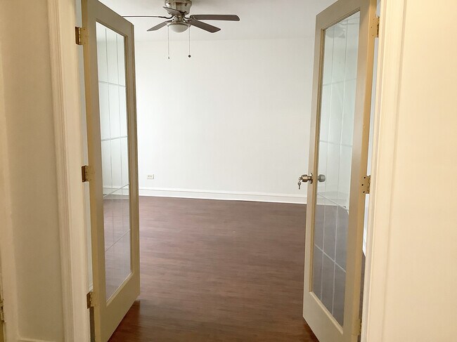 Building Photo - 8010 S Honore St
