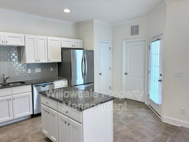 Foto del edificio - 100 Spring Pine Ln