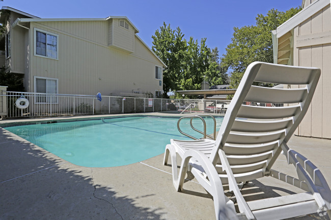 Pool/Spa Area - River Oaks Apartments