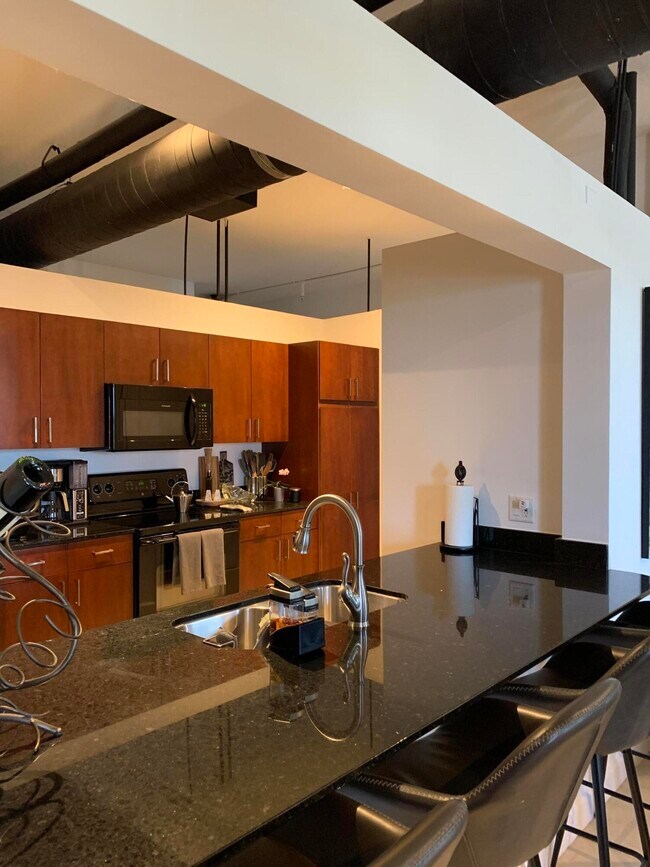 Building Photo - 3960 N Flagler Dr
