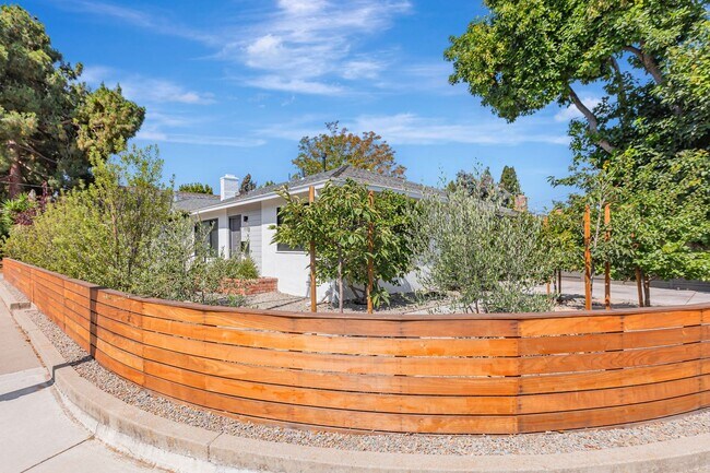 Foto del edificio - Remodeled Home in near Downtown Mountain View