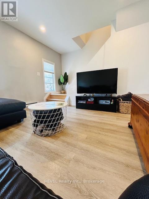 Photo du bâtiment - 3644 Elm St