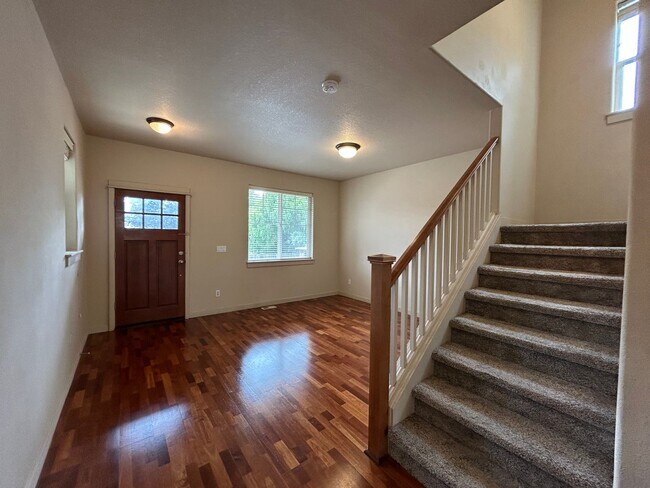 Building Photo - Spacious 4 Bed, 2.5 Bath Home!
