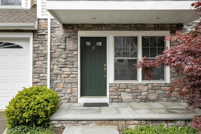 Building Photo - 39 Maple Tree Ave