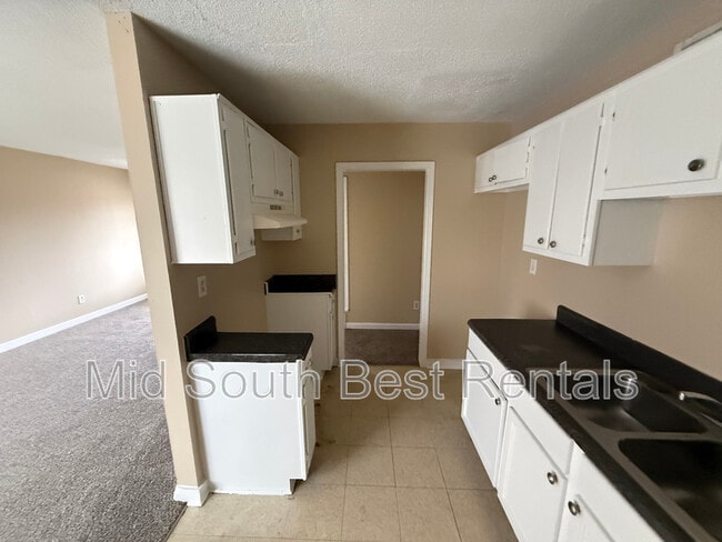 Building Photo - 3723 Parakeet Rd