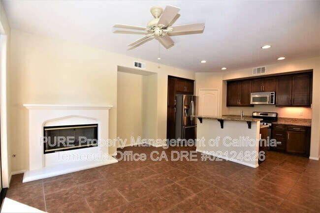 Foto del edificio - 40208 Bellevue Dr