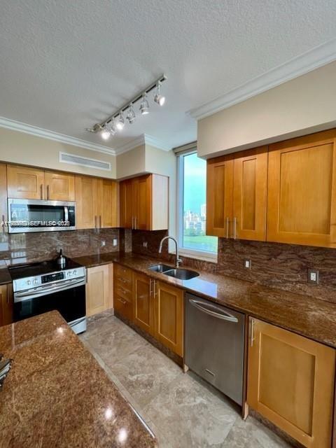 Building Photo - 1755 E Hallandale Beach Blvd