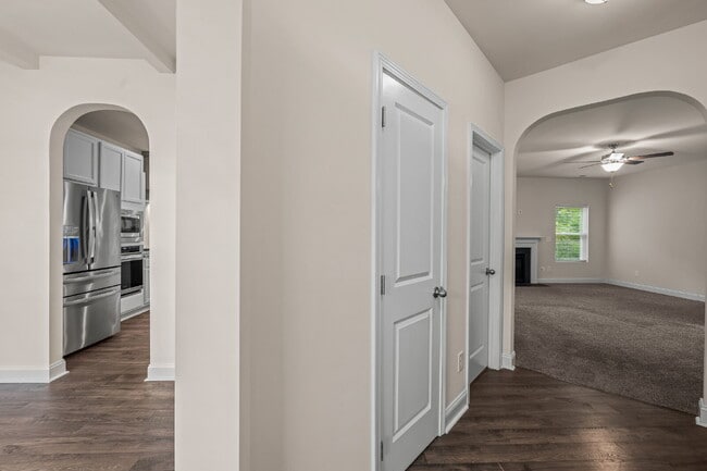 Building Photo - Spacious 4-Bedroom Retreat with 2.5 Baths ...