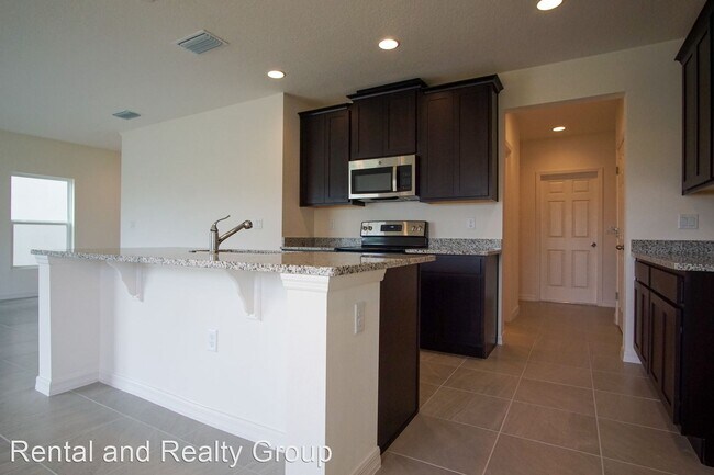Foto del edificio - 5 br, 2.5 bath House - 1677 Swan Swim Dr
