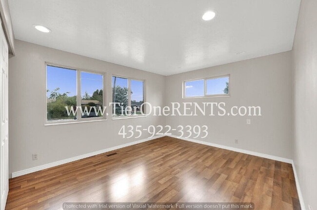 Building Photo - This property offers a NO DEPOSIT option available for qualified renters!